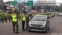 Operasi pemeriksaan surat hasil rapid test antigen ini dilakukan oleh petugas gabungan TNI, Polri dan Satpol PP beserta Satgas COVID-19 Kabupaten Bogor, Kamis (31/12/2020).