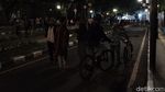 Polisi Bubarkan Paksa Kerumunan di Alun-alun Bandung