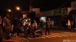 Polisi Bubarkan Paksa Kerumunan di Alun-alun Bandung