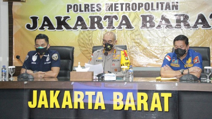 Polres Jakbar memaparkan capaian selama tahun 2020.