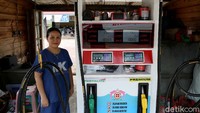 Bersama sang istri, Bang Evo berniat untuk terus mengembangkan usahanya menjadi besar. Melihat peluang dan kemajuan perkembangan jalan lintas yang semakin bagus di masa Jokowi, ia pun memberanikan diri mengambil pinjaman Rp 50 juta untuk membuka kios bensin yang kini sudah menghasilkan omzet hampir menyerupai modalnya. Wow, menggiurkan sekali bukan! Tertarik untuk mencoba?