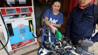 Jenis bensin yang dijual juga berjenis Pertalite, Karena itu yang sedang digalakkan oleh pemerintah, dan gampang dapatnya dari Pertamina. Ia hanya mengambil margin keuntungan diangka Rp 1000 - Rp 1300 perliternya. 