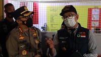 Dari hasil pemantauan bersama rombongan, Ridwan Kamil menilai, pergerakan masyarakat Jawa Barat khususnya Kota Bandung di malam pergantian tahun baru lebih rendah dari hari-hari sebelumya.