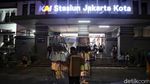 Satpol PP Bubarkan Puluhan PKL di Kota Tua