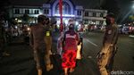 Satpol PP Bubarkan Puluhan PKL di Kota Tua