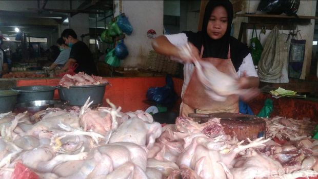 Sejumlah pasar di Medan dipadati warga jelang malam pergantian tahun (Datuk Haris Molana/detikcom)