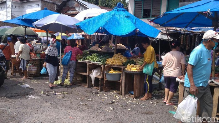 Sejumlah pasar di Medan dipadati warga jelang malam pergantian tahun (Datuk Haris Molana/detikcom)