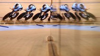 Gerben Thijssen, Tuur Dens, Moreno De Pauw dan Fabio Van Den Bossche dari Belgia berkompetisi dalam Kualifikasi Pursuit Beregu Putra di Minsk, Belarusia. Dean Mouhtaropoulos/Getty Images  