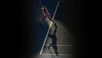 Eugenie Bouchard dari Kanada melakukan pukulan forehand di Auckland, Selandia Baru. Hannah Peters/Getty Images  