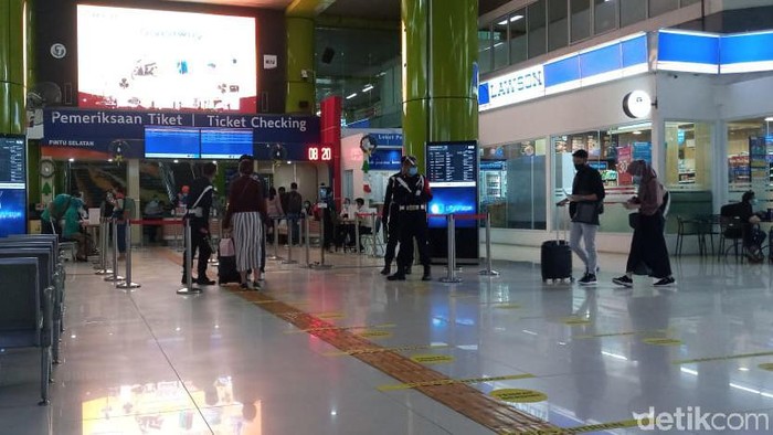 Stasiun Gambir lengang jelang tahu baru 2021