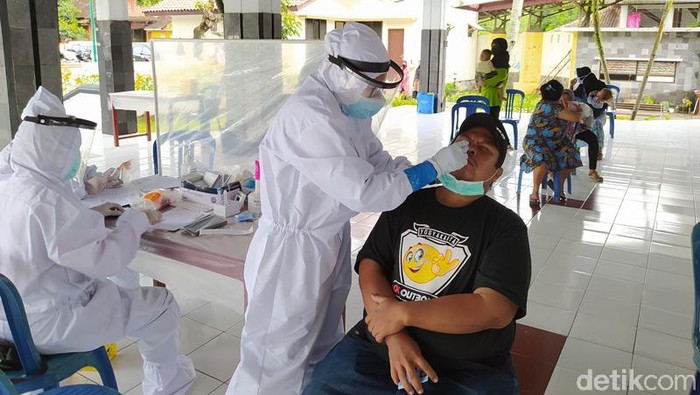 Suasana pelaksanaan rapid test antigen di TIC Borobudur