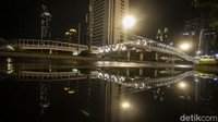 Suasana jalan protokol bahkan terlihat sepi.