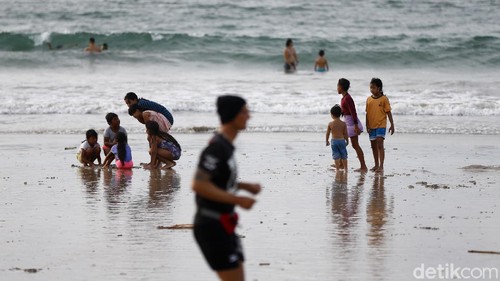 Bali dan deretan pantai cantiknya sudah menunggumu. Bosan dengan sunset Kuta, coba ke Jimbaran.