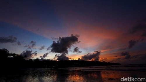 Bali dan deretan pantai cantiknya sudah menunggumu. Bosan dengan sunset Kuta, coba ke Jimbaran.
