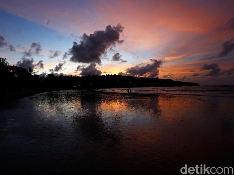 Terpukau Sunset di Pantai Jimbaran