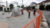 Begini suasana Titik Nol Kilometer Yogyakarta yang dipagar.