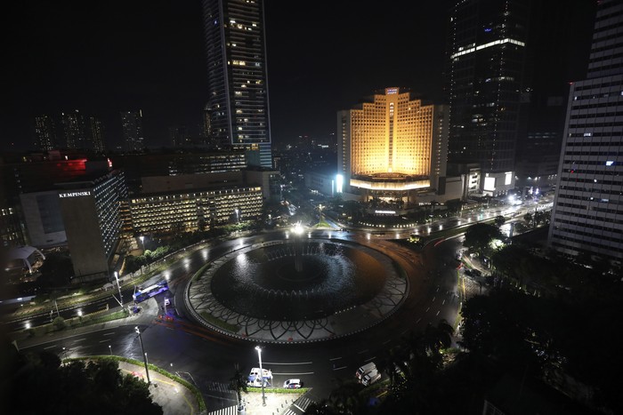 This in an overview of the empty Hotel Indonesia Roundabout, a spot normally crowded with people on New Years Eve, at the main business district in Jakarta, Indonesia, late Thursday, Dec. 31, 2020.  Indonesian government banned celebration events on the New Years eve that could attract crowd to prevent the spread of coronavirus outbreak. (AP Photo/Dita Alangkara)