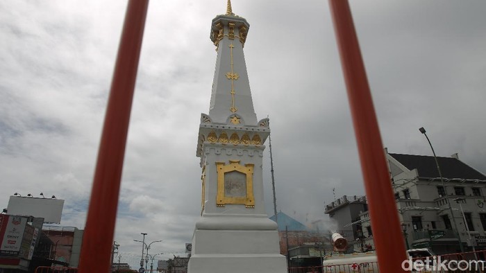Yogyakarta Mandi Disinfektan Jelang Pergantian Tahun PMI Yogyakarta melakukan disinfeksi Corona dengan menyemprotkan disinfektan di kawasan Yogyakarta jelang pergantian tahun.