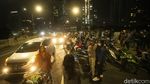 00.00 WIB di Jembatan Kuningan