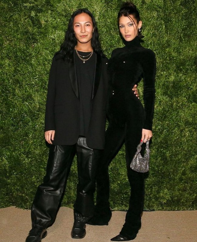Desainer yang berbasis di New York City, Amerika Serikat, ini membantah semua tuduhan yang dialamatkan padanya. Kamis (31/12/2020), Alexander Wang melalui juru bicaranya memberikan pernyataan resmi terkait tuduhan itu. Foto: Instagram/@alexwangny