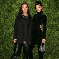 Desainer yang berbasis di New York City, Amerika Serikat, ini membantah semua tuduhan yang dialamatkan padanya. Kamis (31/12/2020), Alexander Wang melalui juru bicaranya memberikan pernyataan resmi terkait tuduhan itu. Foto: Instagram/@alexwangny