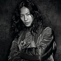 Alexander Wang menyatakan akan menindak tegas dan mencari tahu siapa pihak pertama yang menuduh dan menyebarkan tuduhan tersebut ke internet. Dia pun akan mengambil jalur hukum terhadap orang yang bertanggungjawab atas penyebaran kabar bohong tersebut. Foto: Instagram/@alexwangny
