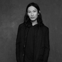 Alexander Wang jadi perbincangan hangat setelah dua akun Instagram menudingnya melakukan pelecehan seksual. Menanggapi kabar tersebut, pria 37 tahun ini akhirnya angkat bicara. Foto: Instagram/@alexwangny
