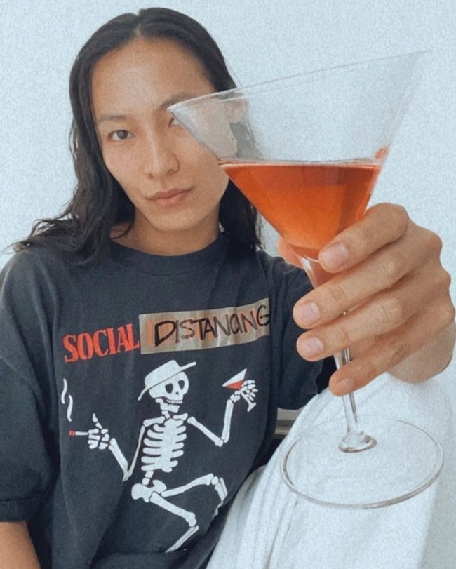 Alexander Wang merupakan salah satu desainer muda berbakat yang mengawali kariernya sejak 2005, dengan mendirikan label busana sendiri. Foto: Instagram/@alexwangny