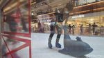 Asyiknya Bermain Ice Skating Saat Libur Tahun Baru