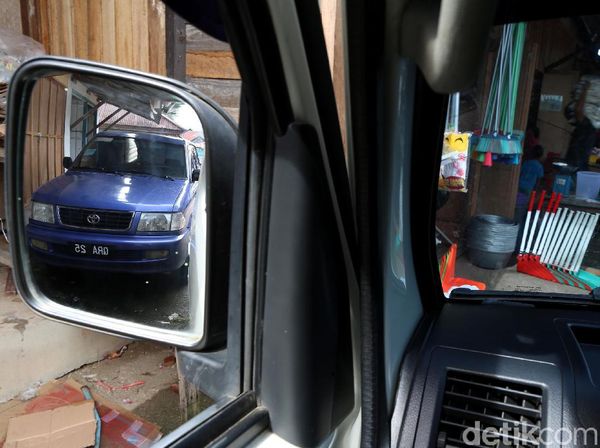 Banyak Mobil Malaysia di Perbatasan, Nggak Usah Heran!