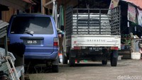 Kedua mobil yang dimiliki Zaldi ini sudah sah dan legal secara administrasi untuk digunakan di Indonesia. Dalam kesehariannya, Mobil Kijang Bang Zaldi itu biasa dipakai untuk berbelanja dan mengantarakan keluarga jalan hingga ke Pontianak.