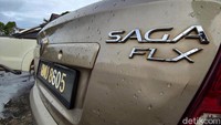 Sementara itu, salah satu jenis mobil yang laris diperbatasan yakni ada Proton Saga yang juga hanya dijual sekitar Rp 8-9 jutaan.