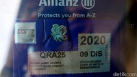 Meskipun mobilnya sudah bisa balik nama pribadi, tapi TNKB (Tanda Nomor Kendaraan bermotor) nya tetap Registrasi Malaysia, tak bisa pindah ke Indonesia. Semua pengurusan legalnya pun ia lakukan sendiri dengan melengkapi Tanda Identitas, Passport dan SIM.