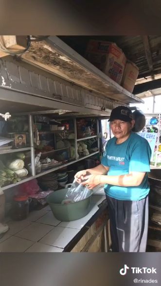 Curhatan Anak Penjual Nasi Goreng Ini Bikin Netizen Bersyukur