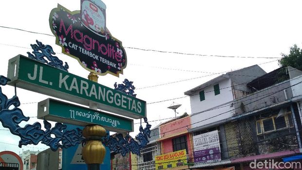 Jalan dan Pohon Beringin Angker di Cirebon