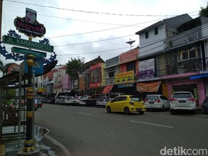 Mitos Jalan Peruntuh Jabatan dan Beringin Tua Angker di Cirebon