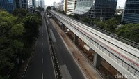 Maka, tak heran jika ruas-ruas jalan Jakarta menjadi lengang.