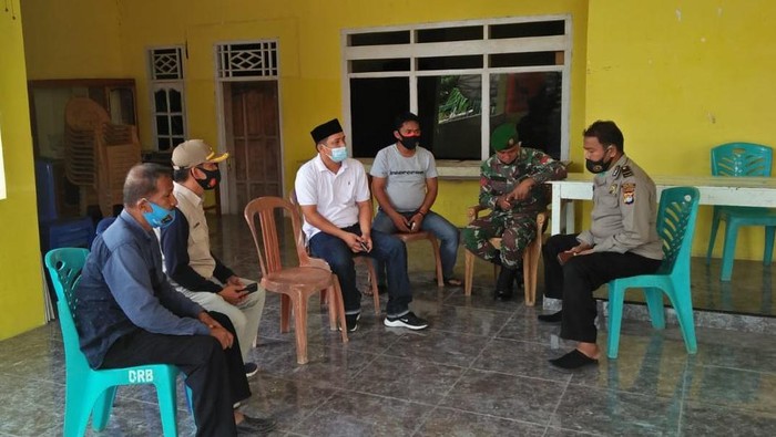 Koordinasi Satgas setempat terkait pemakaman jenazah warga di Polman yang meninggal dalam kondisi positif Covid