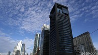 Ini menjadi fenomena yang cukup jarang terjadi, mengingat beberapa hari Jakarta diguyur hujan.