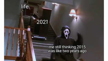 Meme yang menggambarkan begitu cepat waktu berlalu. Rasanya 2015 masih dua tahun yang lalu, sebenarnya ternyata sudah 6 tahun lalu. Foto: Twitter