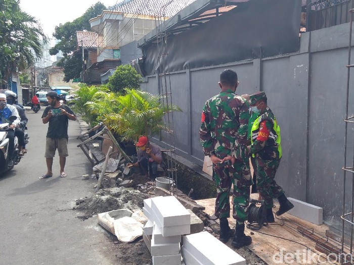Pembangunan pos 3 pilar di Petamburan dilanjutkan pagi ini