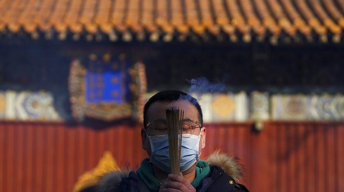 Potret Perayaan Tahun Baru di China Saat Pandemi Momen perayaan tahun baru 2021 jadi waktu yang ditunggu oleh berbagai warga dunia, tak kecuali China. Seperti apa perayaan tahun baru di sana?