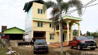 Inilah kisah sukses Marsel yang mulai merintis dari usaha Ayam, hingga berkembang dan membuahkan hasil membangun bisnis sarang burung walet, dan kini sedang merambah kembali bisnis Arwana. Semua keberhasilan itu di dapat karena kegigihan dan keberaniannya dalam menjalani usahanya.