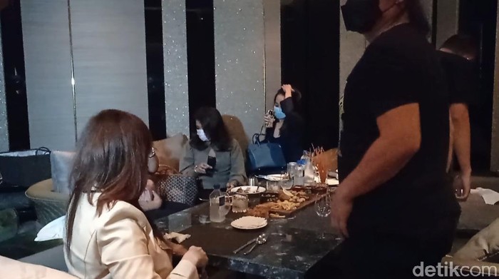 Razia di bar Jaksel (Wilda/detikcom)