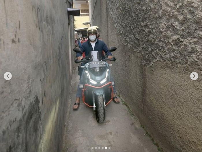 Ridwan Kamil sambut tahun baru 2021 dengan motoran bersama istri.