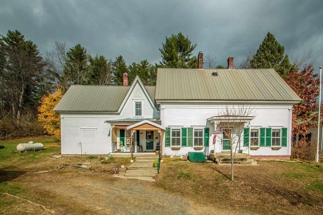 Sebuah rumah keluarga yang sudah tua dan terletak di Vermont, Amerika Serikat ternyata memiliki ruang rahasia yang cukup mengerikan. Kamu sendiri mungkin tidak akan menyangkanya. Dari luar rumah ini terlihat seperti rumah normal, begitupun saat masuk. Namun tunggu sampai kamu ruang rahasianya. Foto: Realtor.com