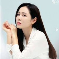 Son Ye Jin sendiri saat ini sedang sibuk mempersiapkan debutnya di Hollywood. Dia akan membintangi film Cross dan beradu akting dengan aktor Sam Worthington. Foto: Dok. Instagram, tvN, Esquire