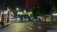 Sepinya perayaan malam pergantian tahun di Surabaya tidak lain dikarenakan beberapa imbauan pemerintah yang melarang perayaan malam pergantian tahun. Apalagi, kasus COVID-19 di Jatim, termasuk Surabaya saat ini masih tinggi. Kondisi cuaca di Surabaya saat malam pergantian tahun juga diguyur hujan cukup lebat yang berlanjut dengan gerimis.