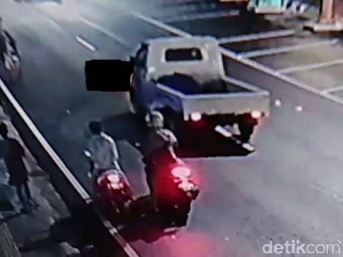 Tabrak lari tewaskan seorang remaja di Kudus City Walk terekam kamera CCTV, Kamis (31/12/2020).