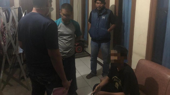 Tersangka pelaku kasus video parodi Indonesia Raya, MDF, ditangkap polisi. (Dok Istimewa)